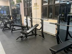 -岩顶健身(玄武店)