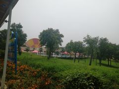 -黄河谷马拉湾海浪浴场