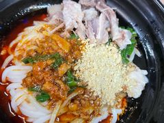 -鸿浩扒猪脚米线