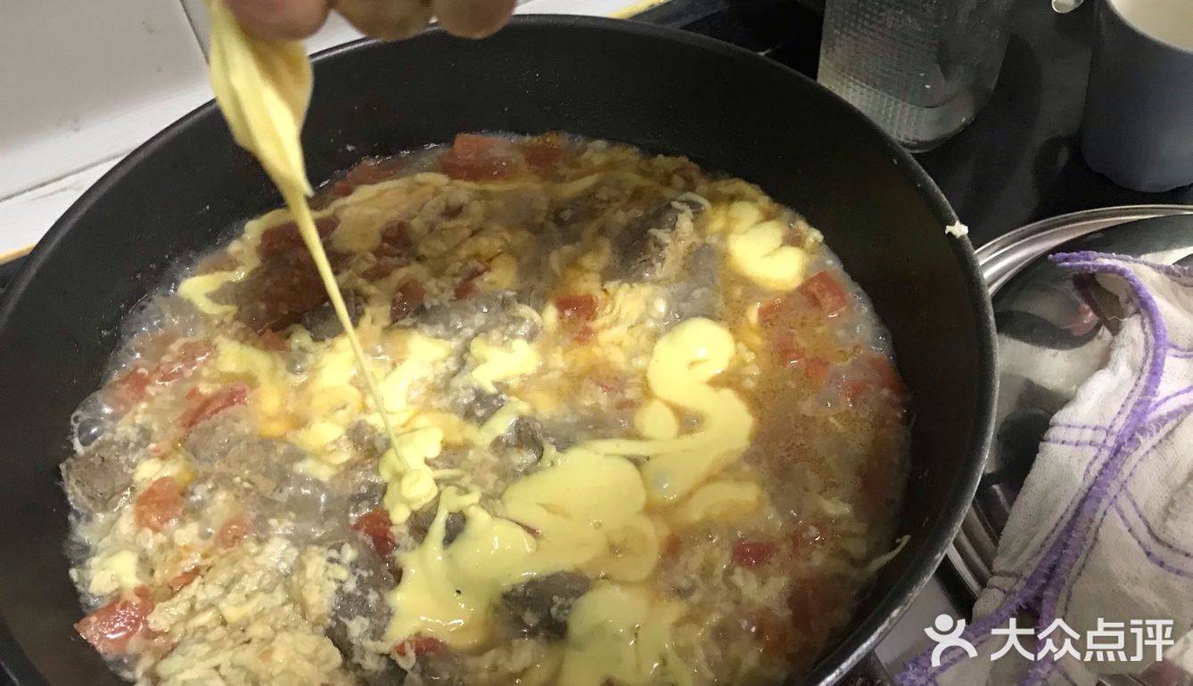 五分钟快手早餐之  番茄肥牛疙瘩汤面