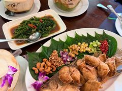 -Chom Cafe and Restaurant