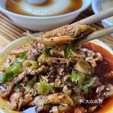 果然重庆物价是感人的！人均20的肥肠血旺吃到爽！