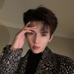 -MOVAN  HAIR莫凡匠人发型屋