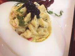 酿鸡蛋沙拉配鱼子酱-帕歌西班牙餐厅paco tapas