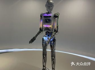第一次参观机器人博物馆，还是很稀奇的，刚进去就科技感