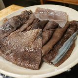 人不是很多，因为不能吃辣另外点了一整个菌汤锅