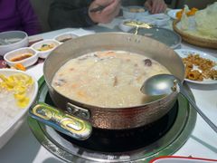 -洪氏嗨捞·广东猪肚鸡·椰子鸡火锅(西咸万象城店)