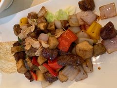 黑胡椒鹅肝炒牛肉粒-唐宫