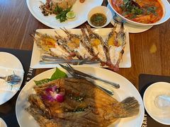 -Chom Cafe and Restaurant