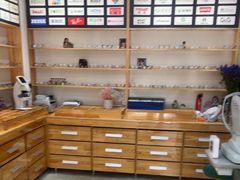 -豪门视光·星趣控·蔡司依视路眼镜代理商(中央大街店)