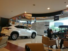 -骏佳雷克萨斯汽车销售服务中心-停车场