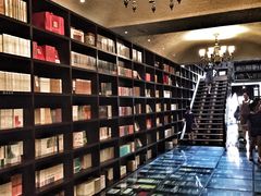 -钟书阁(松江泰晤士小镇店)