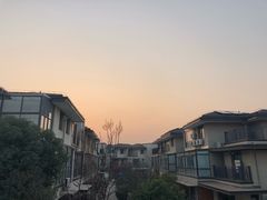 -田园东方蜜桃村的田野营地