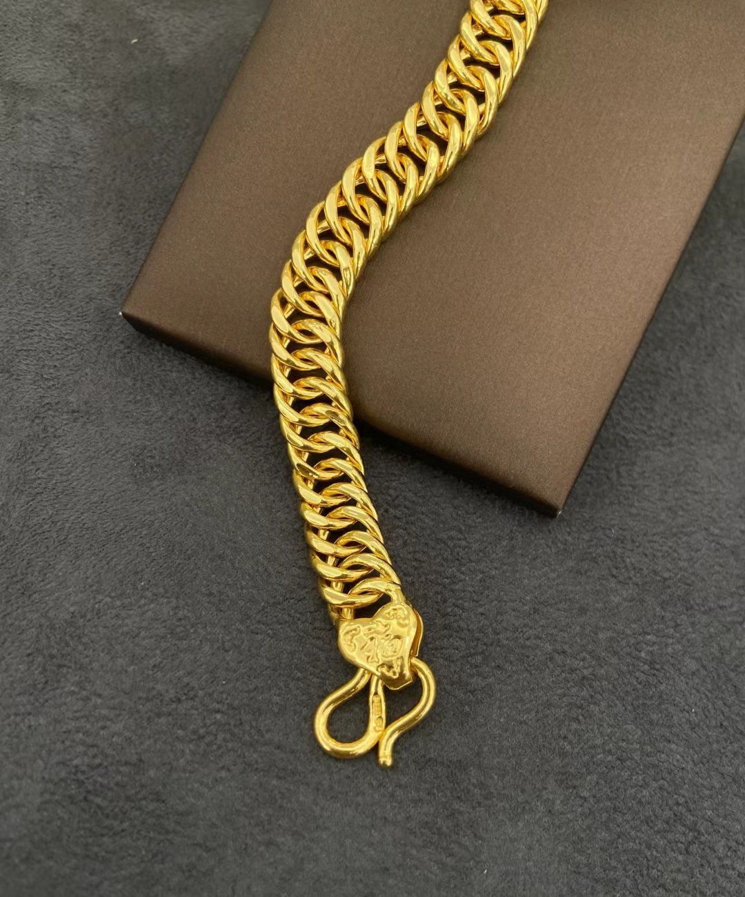 黄金马鞭链,也称"老板链"是时尚,是复古