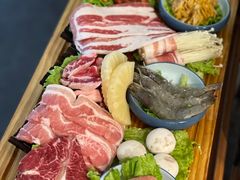 全家福十一拼烤肉-明洞阿姨·韩式酱蟹烤肉·创意料理(三元桥店)