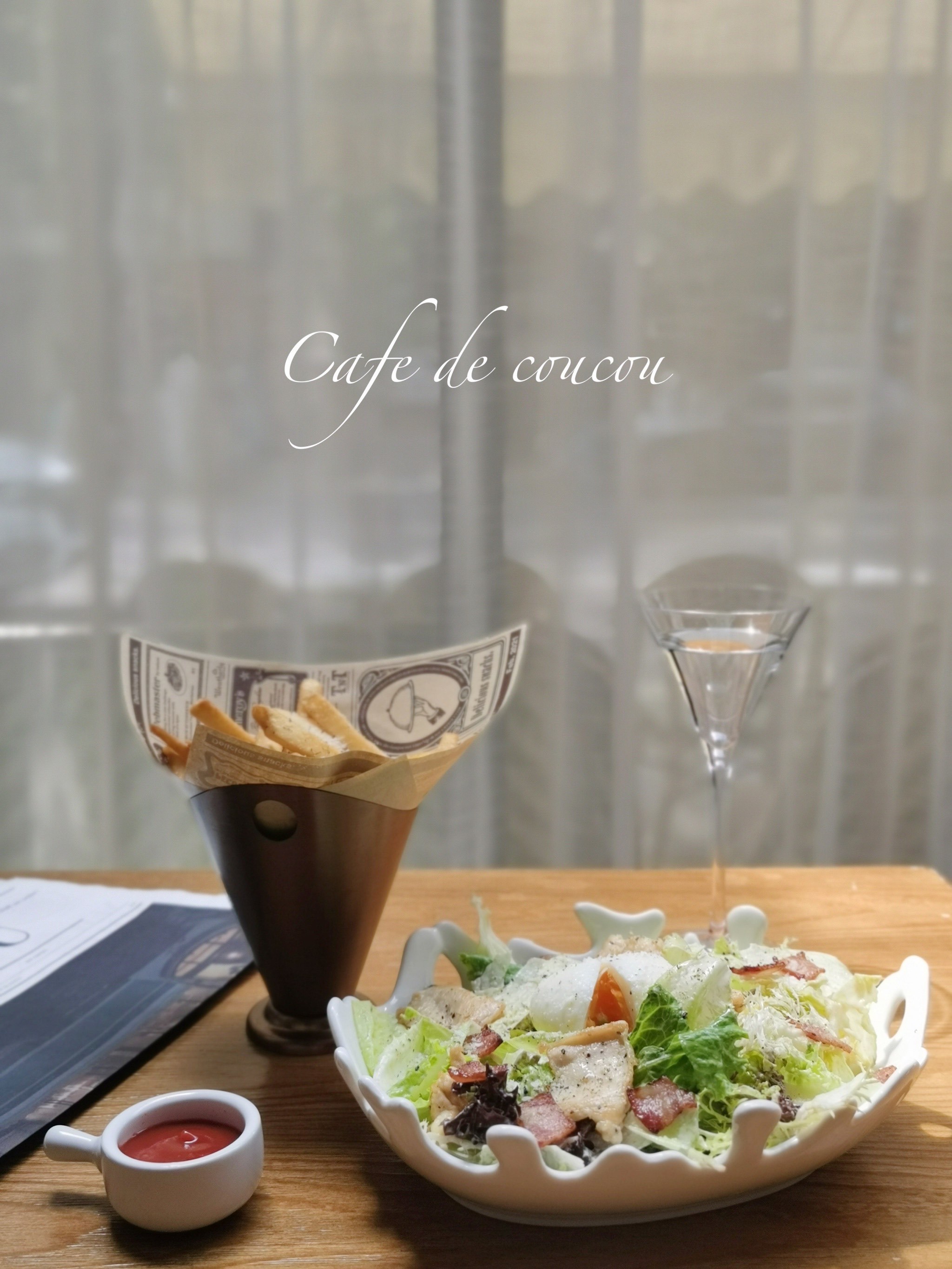 绿树阳光下的夏日brunch?假装在巴黎