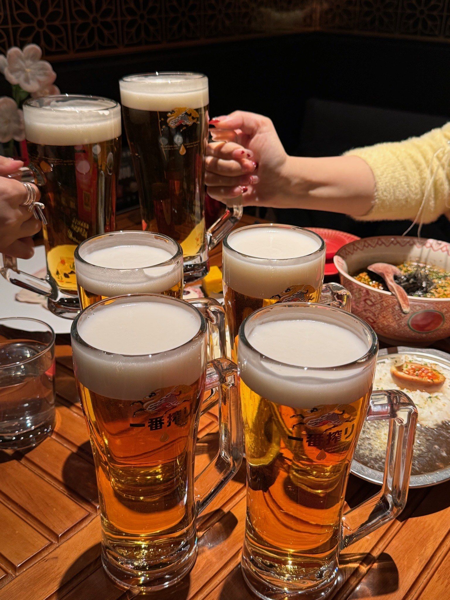 成都版深夜食堂!10000杯扎啤免费喝