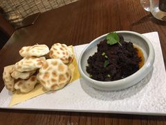 鲅鱼酱配石头饼-聚缘堂·海鲜私房菜(松岭路店)