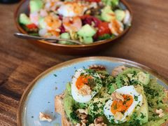 牛油果煮蛋吐司-RAC BAR(安福路店)