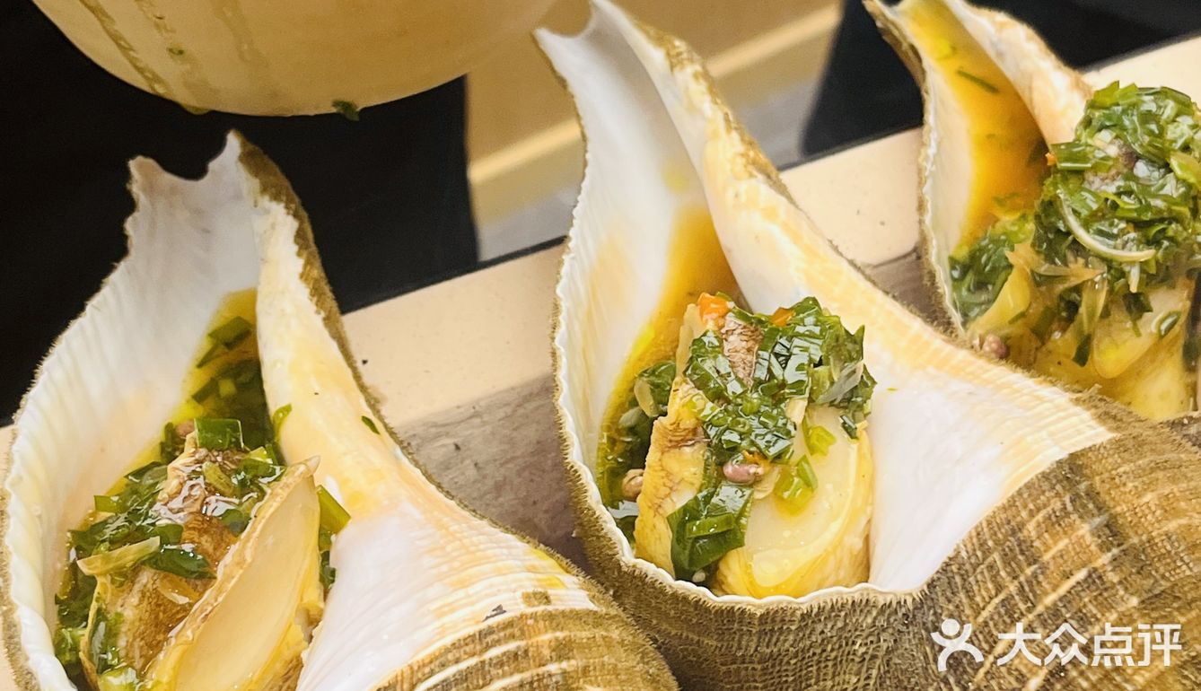 一家做正宗潮汕生腌的店,平时不怎么吃生腌这个品类