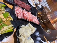 -果松木炭酸菜铜火锅·外婆参鸡汤