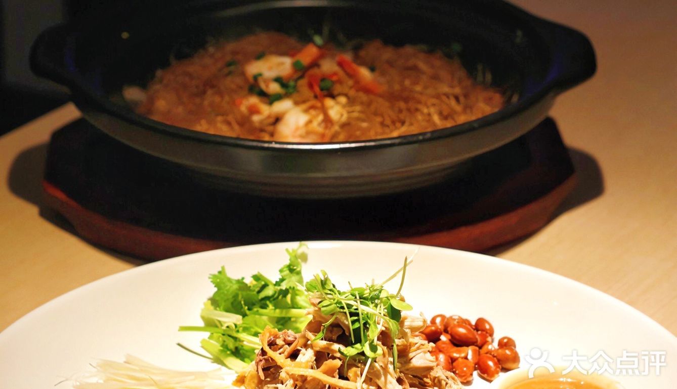 老广探店 | 系画廊餐厅食正宗顺德风生水起手撕鸡！