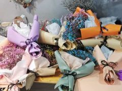 -何兮花店·气球派对鲜花店(马桥银春路万科城店)
