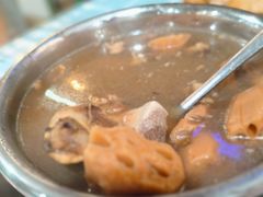 筒骨章鱼煲淋莲藕-石岐乳鸽村(桥观坊南四巷店)