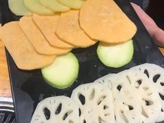 蔬菜拼盘-唯成•韩国炭火烤肉 유성고기