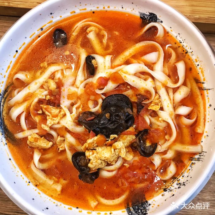 顺溜·山西刀削面番茄三鲜面图片 - 第1张