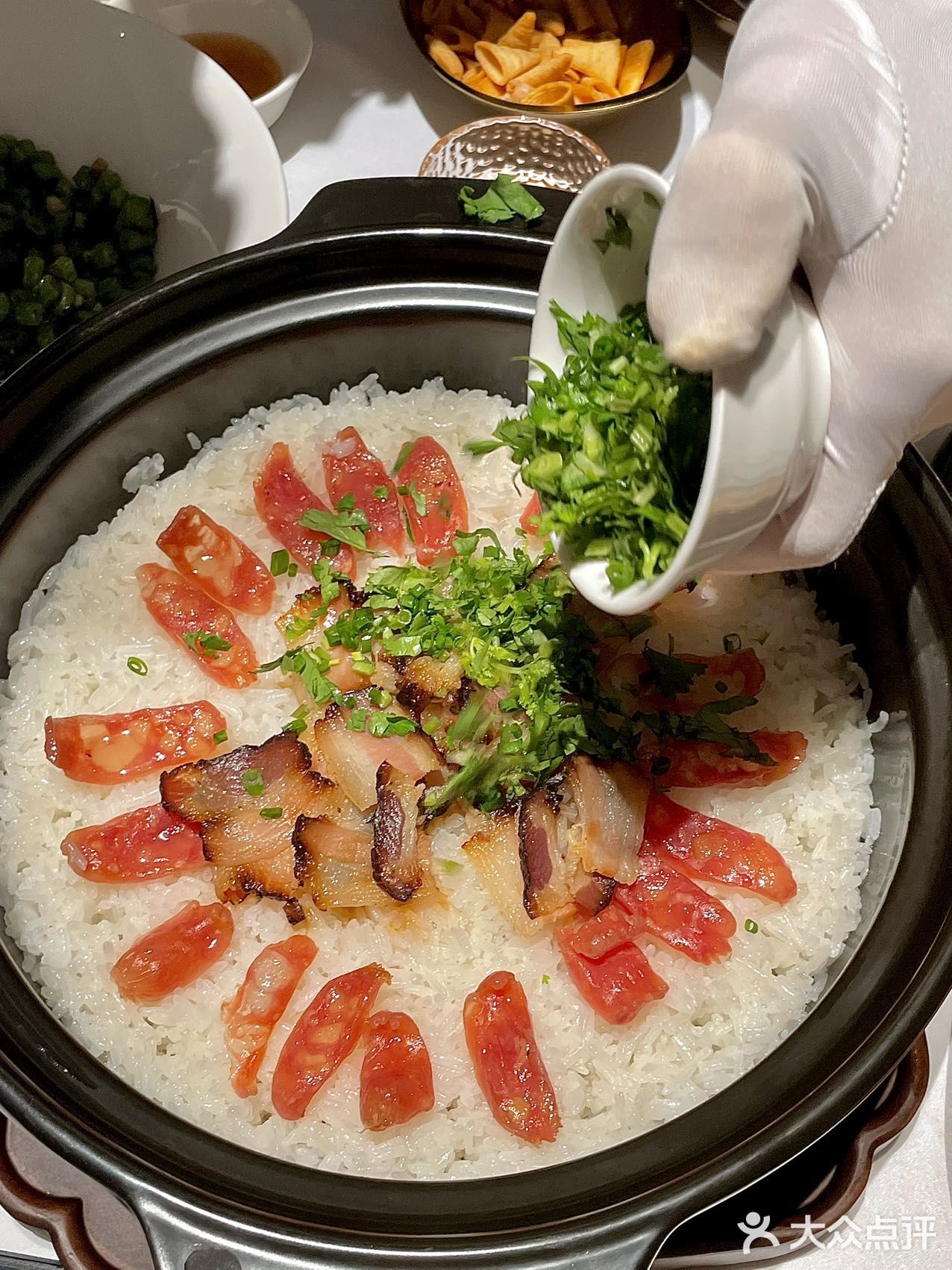 ️他们家的港式茶店，虾饺，肠粉之类的都是地道又好吃！