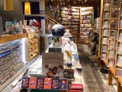 -猫的天空之城概念书店(丽江古城饮玉巷店)