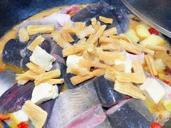 清江鱼锅-屯老二农家铁锅炖·行业领军者(梅江店)