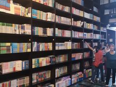 -钟书阁(松江泰晤士小镇店)