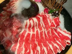 牛肉三重奏-煲宫猪肚鸡(晶品店)