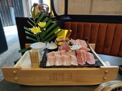 -铭牛烧肉·和牛海鲜自助(高新月牙湖店)