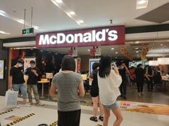 等位区-麦当劳(凯德广场店)