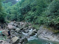 -安吉龙王山峡谷漂流