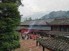 -峨眉山报国寺