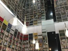 -钟书阁(松江泰晤士小镇店)