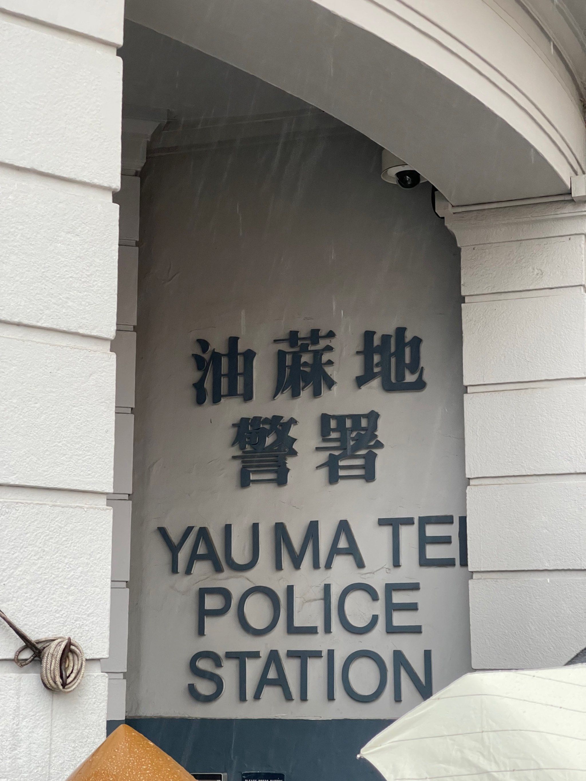 看了太多香港警匪片,每次都会被里面的帅气阿sir震撼
那来香港,当然