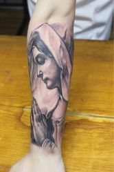 -Black Tattoo Studio