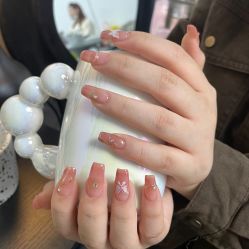 -芊屿芊浔美甲
