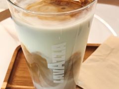 水牛乳清甜拿铁-LAVAZZA拉瓦萨咖啡(星荟中心店)