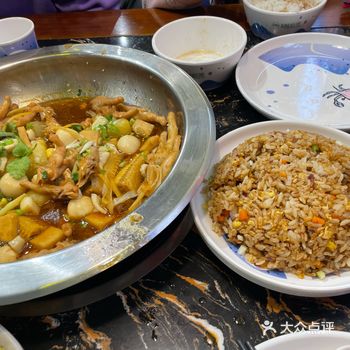 今天去了谯城万达（北万达）的一家蟹逅煲，点了一份鸡爪