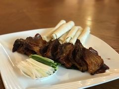 红烧土猪肉夹饼-芳草地度假酒店·野炉中餐厅