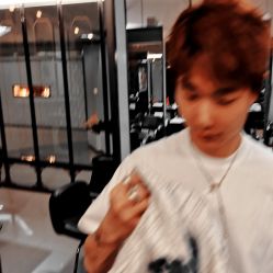 -FRIDAY星期五专业美发沙龙