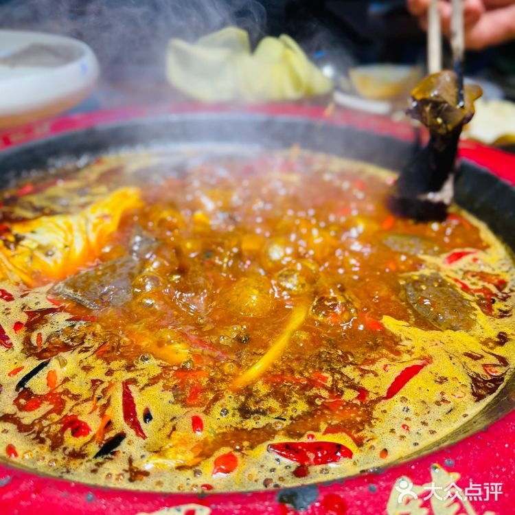 涮肉最好，配上地道的重庆式油碟，简直不要太棒了！