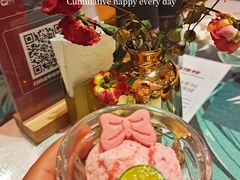 草莓冰淇淋-MIO弥欧洋房西餐厅(中央大街店)