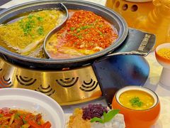 -阿瓦山寨·湘菜现炒·剁椒鱼头王(咸阳总店)